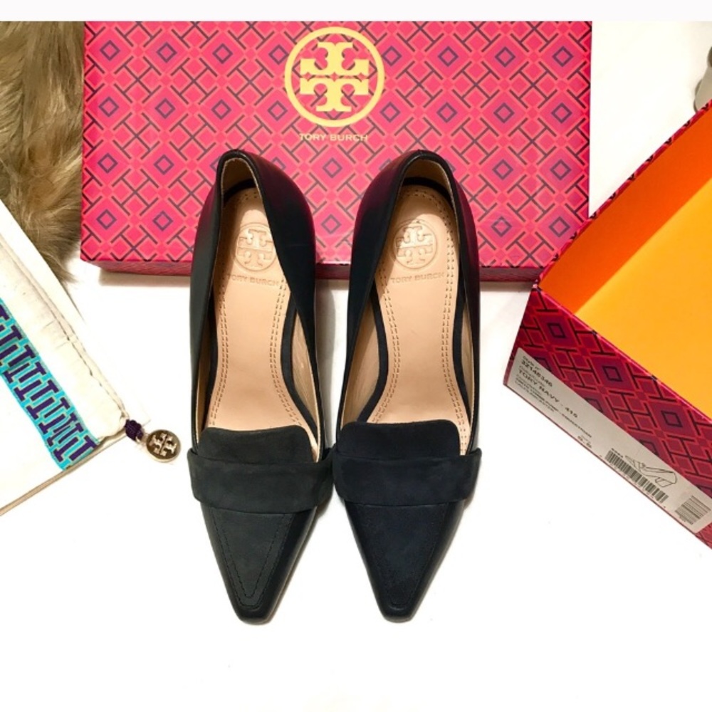 Tory Burch Navy Pumps!